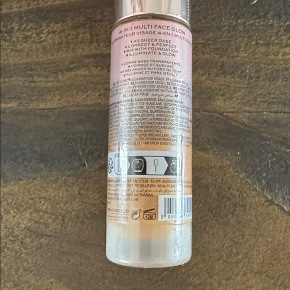 Revolution Bright Light Face Glow – 4 in 1 Medium - Picture 2 of 3